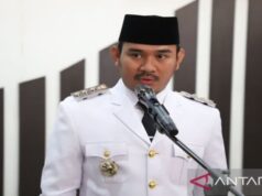 KPK prende o regente de Bekasi, Ade Kuswara!