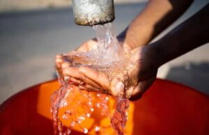 Água potável, remédios gratuitos e ajuda escolar corrente