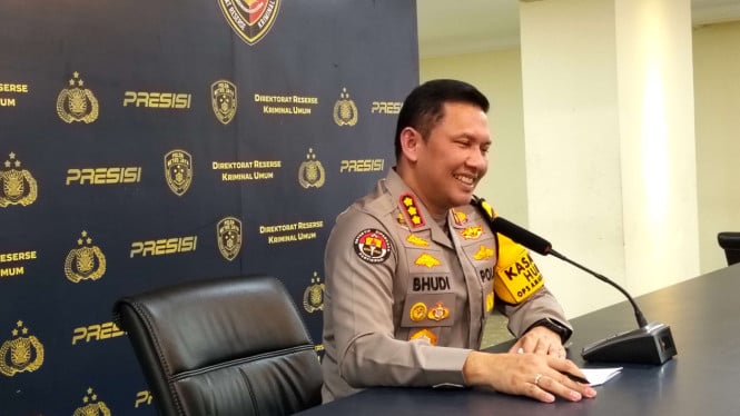 6911bbfcbd8f0-kabid-humas-pmj-kombes-pol-budi-hermanto_665_374.jpg