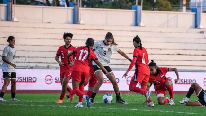 693570eadcf5c-timnas-putri-indonesia-vs-singapura_665_374.jpeg