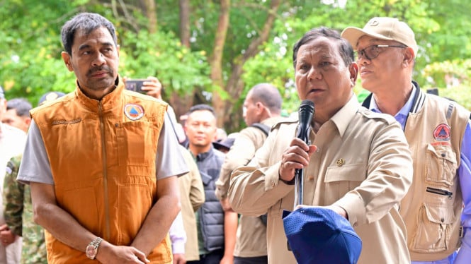 693cb6c5b5ac0-presiden-ri-prabowo-subianto-mengecek-posko-pengungsian-di-bener-meriah_665_374.jpg