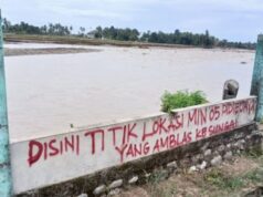 Madrasah em Pidie Jaya desapareceu em enchentes, apenas a base da cerca permanece