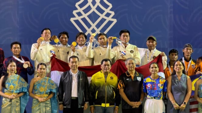 693fa8267345d-tim-tenis-regu-putra-putri-raih-emas-di-sea-games-2025_665_374.jpg