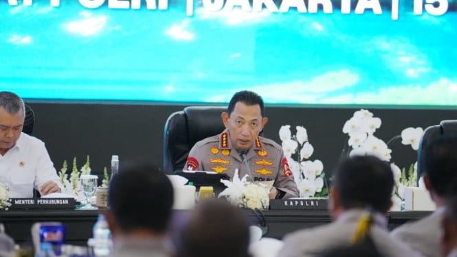 69402affc78a4-kapolri-jenderal-polisi-listyo-sigit-prabowo_665_374.jpg