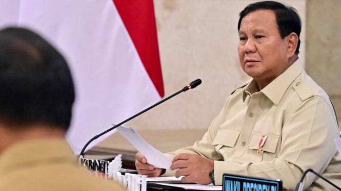 69414cf668046-presiden-prabowo-kumpulkan-kepala-daerah-se-papua-di-istana-negara_665_374.jpg