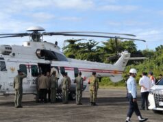 Andando de helicóptero, Prabowo visita três locais afetados pelo desastre no oeste de Sumatra