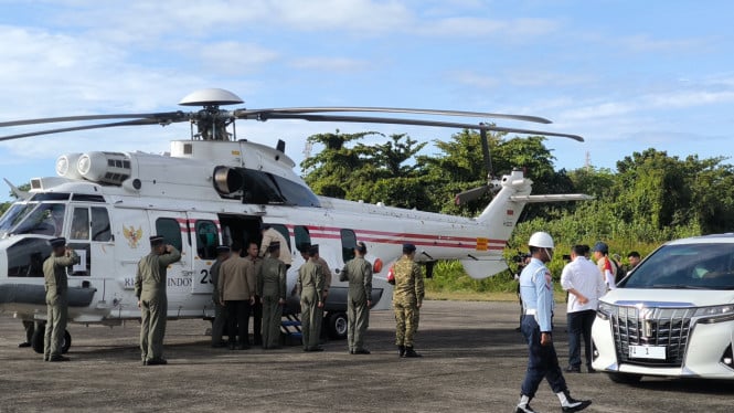 694358954d61f-presiden-ri-prabowo-subianto-naik-helikopter-tinjau-wilayah-terdampak-banjir_665_374.jpg