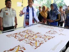 Visitando MPMEs Batik em Magetan, Ibas incentiva o uso da Cooperativa da Aldeia Vermelha e Branca