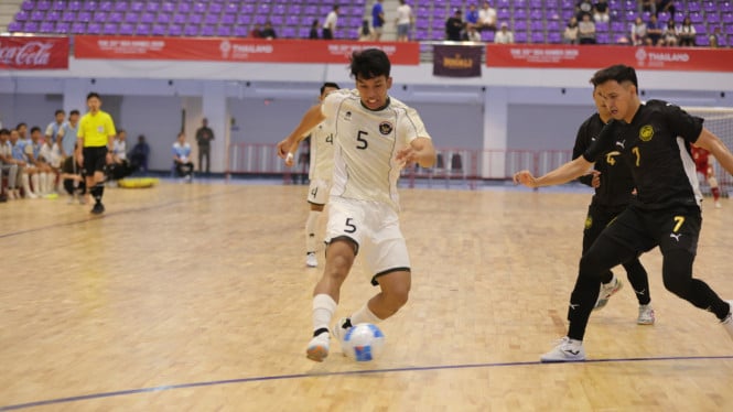 6944c10c24f73-timnas-futsal-indonesia-berhasil-menangkan-pertandingan-melawan-malaysia_665_374.jpg