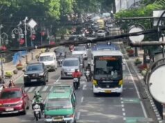 Feriados em Nataru, Bandung está lotado de turistas, o tráfego está começando a ficar congestionado