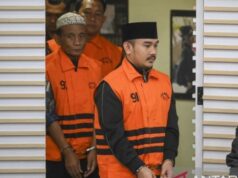 Comissão de Erradicação da Corrupção revista casa de doador de suborno inativo do regente de Bekasi e confisca esses itens