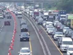 Fila serpenteando na estrada com pedágio Jacarta-Cikampek, área de descanso Km 57 Aberto-Fechado Forçado