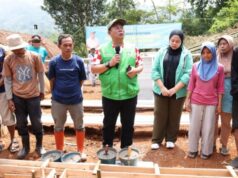 Vice-deputado do DPR Cucun constrói casa de realocação para vítimas de deslizamentos de terra em Bandung