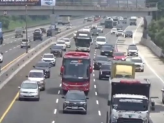 A segunda onda de refluxo do feriado de Natal está começando a ser vista na estrada com pedágio Jacarta-Cikampek