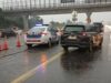 O refluxo de Natal começa a ficar pesado, a polícia implementa o contrafluxo na estrada com pedágio de Jacarta Cikampek esta tarde