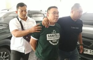 Polícia nomeia dois suspeitos no caso de despejo da avó Elina em Surabaya, um ainda foragido