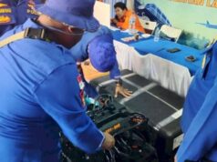 Tecnologia avançada implantada, fundo do mar em Labuan Bajo penteado usando drones para procurar treinador afogado de Valência