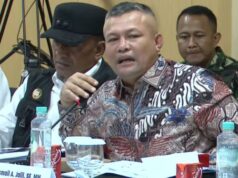 O desastre das inundações no norte de Aceh é mais do que um tsunami, mas o centro faz vista grossa