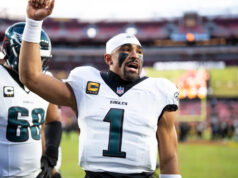 Os Eagles foram sinalizados por falsa largada em um empurrão de Tisch, mas ainda assim marcaram para dar a liderança aos Commanders.