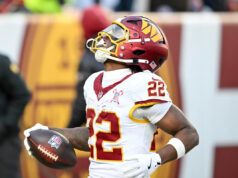 O que Zachary Croskey-Merritt viu naquela grande corrida para touchdown?