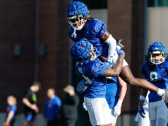 O segurança do futebol da Flórida, Josiah Davis, entrará no portal de transferências da NCAA