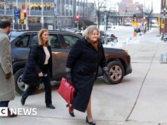 Juiz dos EUA considera imigrante mexicano culpado de ajudá-lo a fugir de agentes de imigração