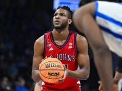 O pivô do St. John, Jubi Ejiofor, é projetado como a escolha final do primeiro turno no último mock draft da NBA