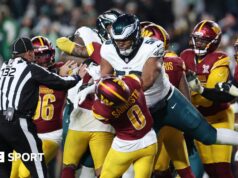 O trio saiu quando o Philadelphia Eagles derrotou o Washington Commanders para ganhar o título da NFC East.