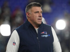 A dura mensagem do técnico do Patriots, Mike Vrabel, para o time após a vitória de retorno