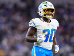 Kimani Vidal inativo para Chargers, Aireontae Ersery inativo para Texans