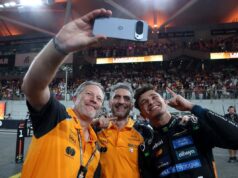 Os fãs ficam nervosos quando a filmagem do discurso não filtrado da festa de Natal da McLaren de Jack Brown se torna viral