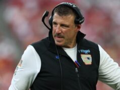 Christian Barmore e Mike Vrabel trocam acaloradas após confronto Jets-Patriots