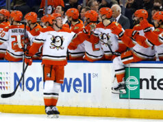 Gauthier marcou duas vezes na vitória dos Ducks sobre o Rangers por 4 a 1, encerrando a seqüência de duas derrotas consecutivas.