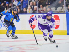Kendall Coyne Scofield marcou duas vezes, Hensley fez 31 paradas na vitória de Frost por 5 a 1 sobre os Sceptres.