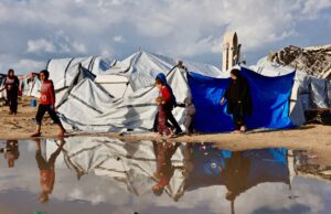 Tendas inundadas por fortes chuvas em Gaza em meio a apelos para que Israel permita a entrada de ajuda | Notícias do conflito Israel-Palestina