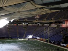 Em 12 de dezembro, o telhado de um estádio da NFL desabou após uma grande tempestade de neve