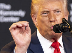 seriamente? Centro Trump-Kennedy?