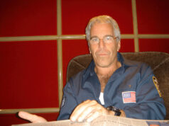 Pelo menos 16 arquivos de Epstein com fotos de Trump desapareceram do site do DOJ