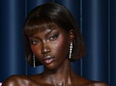 Modelo Anok Yai, 28 anos, diagnosticada com defeito de nascença que ‘destrui’ o pulmão