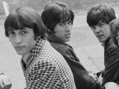 Nascido neste dia em 1949, um dos maiores compositores disco e pop da Inglaterra que escreveu sucessos para Dolly Parton, Kenny Rogers