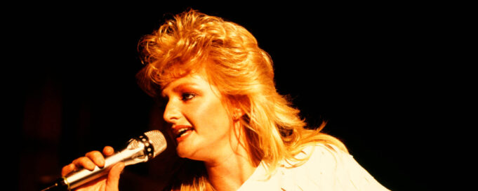 Bonnie-Tyler-GettyImages-84900712.jpg