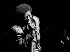 3 músicos inspiradores que superaram as probabilidades e tiveram sucesso mais tarde na vida