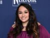 Jazz Jennings compartilhou uma foto nua na banheira depois de perder 45 quilos