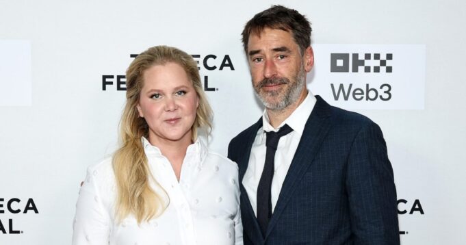 GettyImages-2219710165-Amy-Schumer-and-Husband-Chris-Fischer-Split-After-7-Years-of-Marriage-e1763415632564.jpg