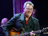‘A Nod Back To The Old Ones’: Vince Gill homenageia seu falecido pai e revela como ele inspirou o ‘fumo passivo’
