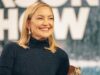 Kate Hudson usou uma bolsa preta desleixada (mas totalmente chique) em Paris
