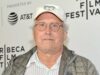 Chevy Chase está quebrando o silêncio ao ser retirada do SNL50 no Saturday Night Live