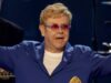 Elton John revela notícias emocionantes sobre planos de lançar novas músicas em 2026; “Step Into Christmas” atingiu um novo pico na UK Singles Chart