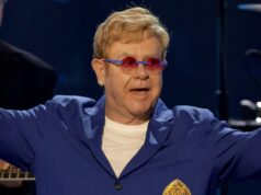 Elton John revela notícias emocionantes sobre planos de lançar novas músicas em 2026; “Step Into Christmas” atingiu um novo pico na UK Singles Chart