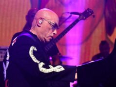 O pianista de longa data de David Bowie, Mike Garson, apresenta Bowie Tribute Show em 2026 com Billy Corgan e outros convidados especiais